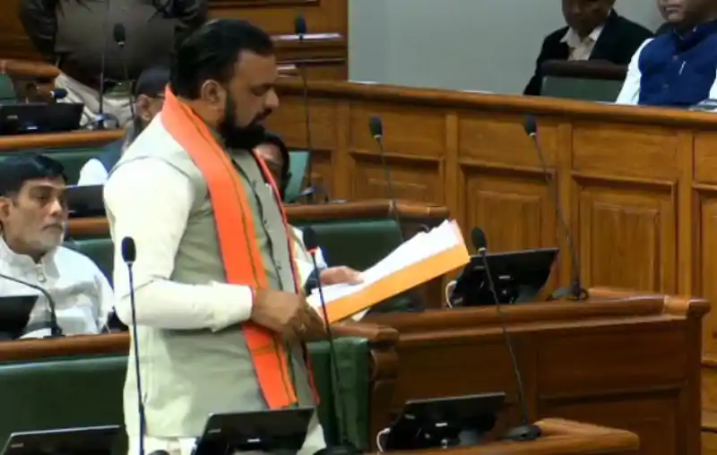 कब्रिस्तान घेराबंदी पर विधानसभा में हंगामा, सम्राट चौधरी का ऐलान— अब विधायक फंड से होगा काम Samrat Chaudhary
