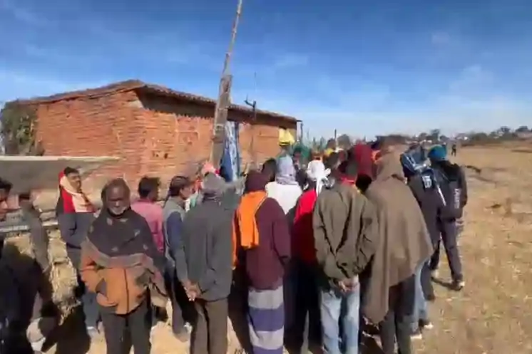 हजारीबाग में जंगली हाथियों का कहर जारी, वन विभाग पर फूटा ग्रामीणों का गुस्सा 