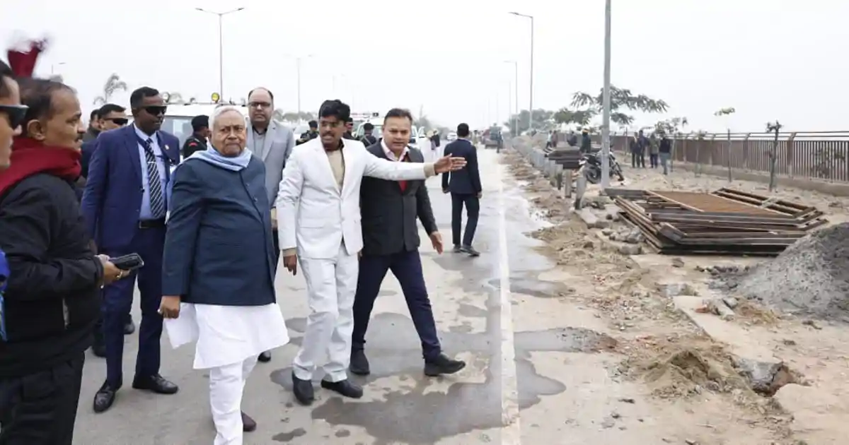 मुख्यमंत्री ने जे०पी० गंगापथ पर किए जा रहे सौंदर्गीकरण कार्य का किया निरीक्षण, अधिकारियों को दिये निर्देश