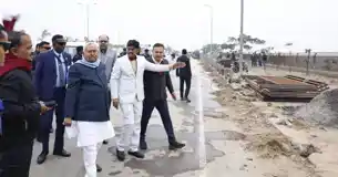 मुख्यमंत्री ने जे०पी० गंगापथ पर किए जा रहे सौंदर्गीकरण कार्य का किया निरीक्षण, अधिकारियों को दिये निर्देश