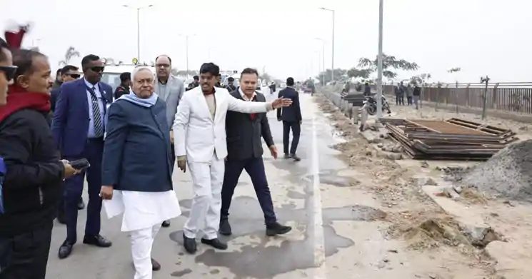 मुख्यमंत्री ने जे०पी० गंगापथ पर किए जा रहे सौंदर्गीकरण कार्य का किया निरीक्षण, अधिकारियों को दिये निर्देश