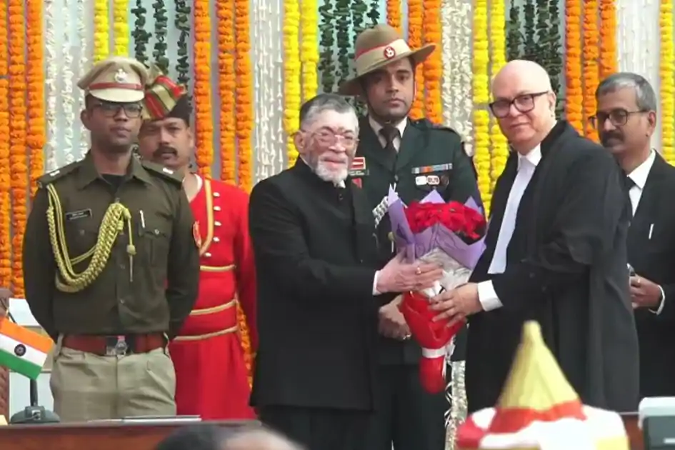 जस्टिस सोनक बने झारखंड HC के नये मुख्य न्यायाधीश, राज्यपाल ने दिलाई शपथ