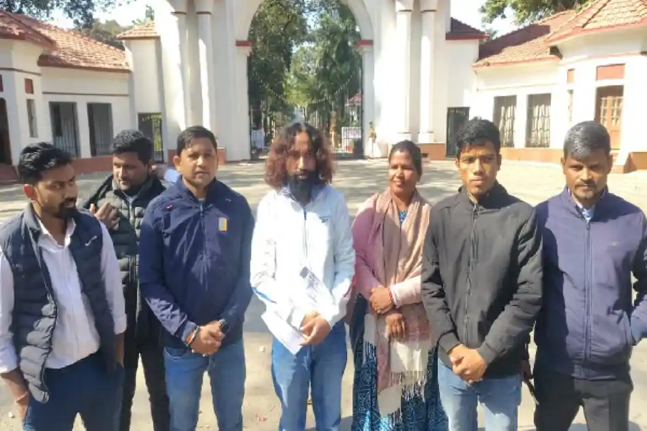 JPSC सिलेबस और JSSC कक्षपाल भर्ती को लेकर बवाल, JLKM ने राज्यपाल को सौंपा ज्ञापन