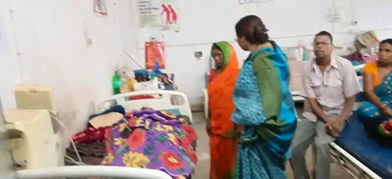 सदर अस्पताल में इलाज के दौरान दो मरीजों की मौत, परिजनों का हंगामा, लापरवाही का आरोप सदर अस्पताल में इलाज के दौरान दो मरीजों की मौत, परिजनों का हंगामा, लापरवाही का आरोप