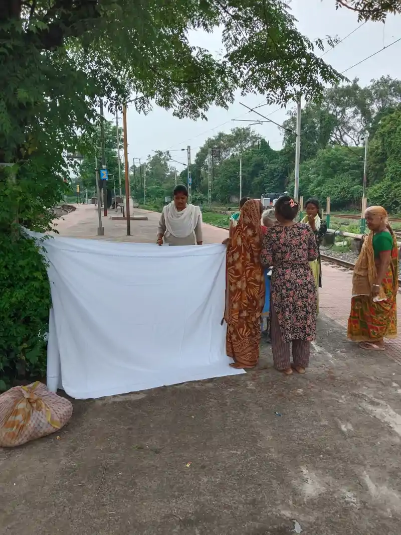 मानवता की मिसाल, आरपीएफ ने प्लेटफॉर्म पर करायी सुरक्षित डिलिवरी मानवता की मिसाल, आरपीएफ ने प्लेटफॉर्म पर करायी सुरक्षित डिलिवरी