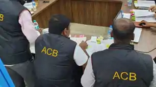 रांची ACB की देर रात बड़ी कार्रवाई: सचिव सचिदानंद वर्मा समेत तीन हिरासत में, पूछताछ जारी