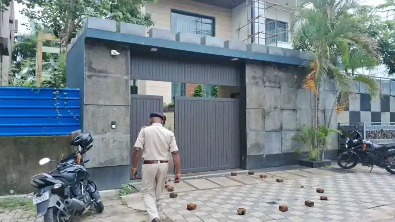  चर्चित बिल्डर निशित केशरी के घर चोरी की कोशिश, फायरिंग में बॉडीगार्ड घायल