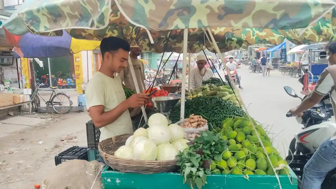 बारिश का असर रसोई तक पहुंचा, महंगी हुई हरी सब्जियां, कारोबार पर भी पड़ा असर
