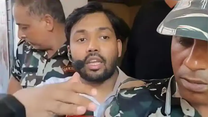 खान सर नहीं जाएंगे जेल? कोर्ट ने फैजल खान की गिरफ्तारी पर लगाई रोक, इस दिन अगली सुनवाई खान सर नहीं जाएंगे जेल? कोर्ट ने फैजल खान की गिरफ्तारी पर लगाई रोक, इस दिन अगली सुनवाई