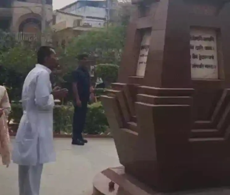 JDU जॉइन करने के बाद एक्टिव हुए निशांत कुमार, पटना साहिब गुरुद्वारे में टेका मत्था, CM बनने के सवाल को टाल गए