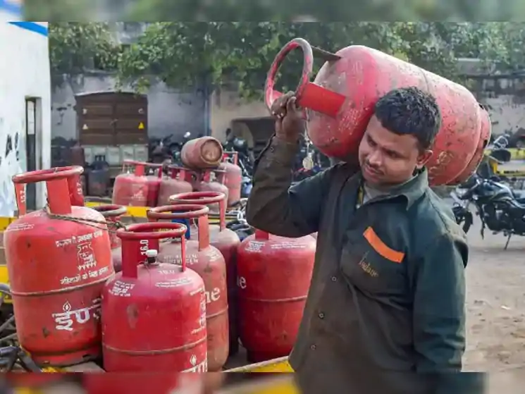 LPG सिलेंडर बुकिंग के नियम में बड़ा बदलाव, 25 दिन बाद ही कर सकेंगे अगली रिफिल 