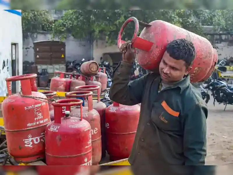 LPG सिलेंडर बुकिंग के नियम में बड़ा बदलाव, 25 दिन बाद ही कर सकेंगे अगली रिफिल LPG सिलेंडर बुकिंग के नियम में बड़ा बदलाव