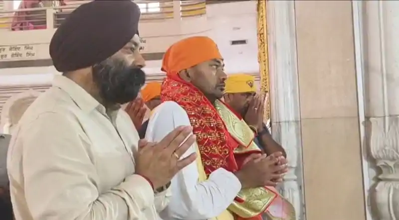 JDU जॉइन करने के बाद एक्टिव हुए निशांत कुमार, गुरुद्वारा में टेका मत्था, मां की प्रतिमा पर माल्यार्पण कर हुए भावुक निशांत कुमार पहुंचे गुरुद्वारा