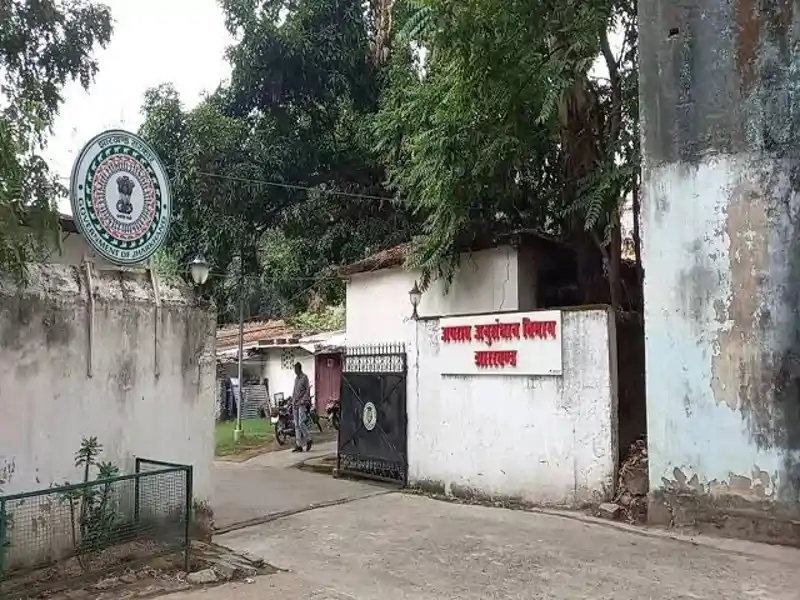 तेतुलिया वन भूमि घोटाला: राजवीर कंस्ट्रक्शन के विमल अग्रवाल को CID ने किया गिरफ्तार तेतुलिया वन भूमि घोटाला: राजवीर कंस्ट्रक्शन के विमल अग्रवाल को CID ने किया गिरफ्तार