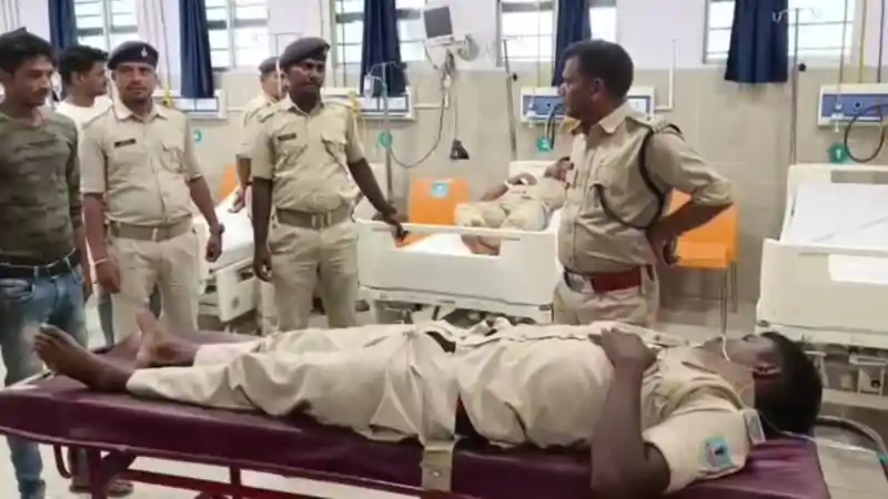 बोकारो में अतिक्रमण हटाने गई BSL टीम पर हमला, पथराव में दो होमगार्ड घायल बोकारो में अतिक्रमण हटाने गई BSL टीम पर हमला, पथराव में दो होमगार्ड घायल