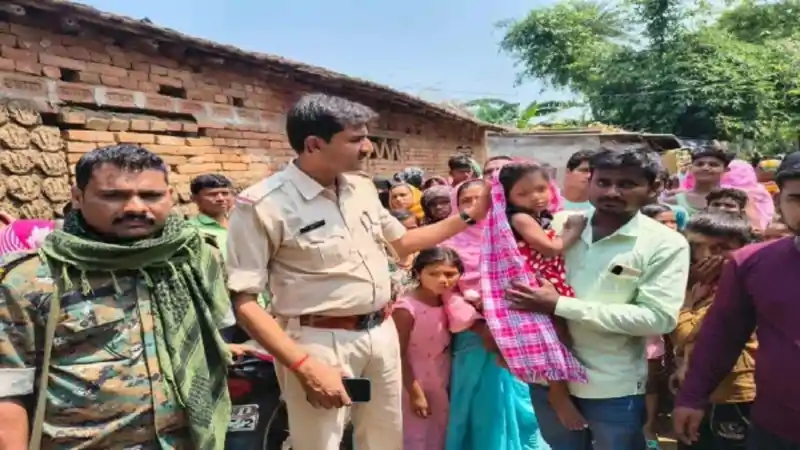 पाकुड़ के गांव में खौफनाक वारदात, सियार उठा ले गये ढाई माह की बच्ची पाकुड़ के गांव में खौफनाक वारदात, सियार उठा ले गये ढाई माह की बच्ची