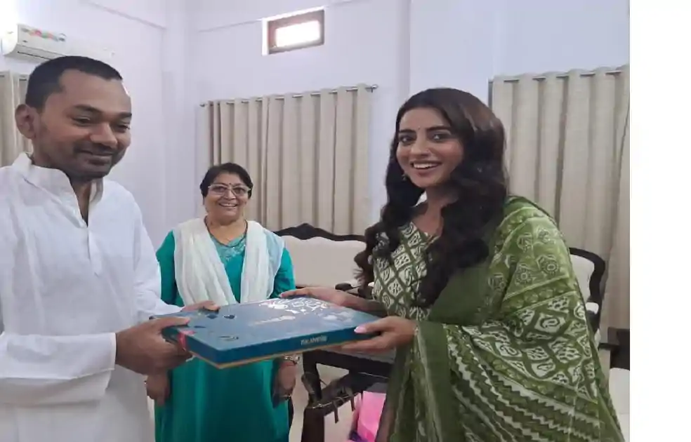  स्वास्थ्य मंत्री निशांत से मिली भोजपुरी सुपरस्टार अक्षरा सिंह, दोनों के बीच क्या हुई बात? तस्वीरें वायरल