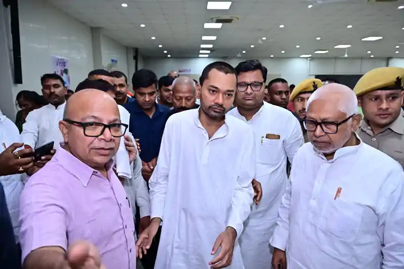 स्वास्थ्य मंत्री बनते ही एक्शन मोड में निशांत कुमार, पहले दिन जारी किए 10 बड़े निर्देश, मचा हड़कंप स्वास्थ्य मंत्री बनते ही एक्शन मोड में निशांत कुमार, पहले दिन जारी किए 10 बड़े निर्देश, मचा हड़कंप