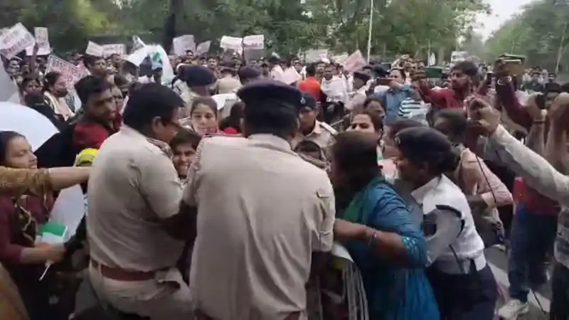 BPSC अभ्यर्थियों पर लाठीचार्ज को लेकर कांग्रेस का ऐलान, होगा बड़ा आंदोलन, कहा-दोषियों पर कार्रवाई करे सरकार BPSC अभ्यर्थियों पर लाठीचार्ज को लेकर कांग्रेस का ऐलान, होगा बड़ा आंदोलन, कहा-दोषियों पर कार्रवाई करे सरकार