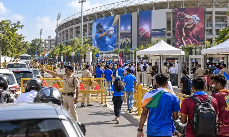 धोनी के शहर रांची में वेस्टइंडीज और भारत की भिड़ंत, सामान्य वाहनों के लिए मार्ग बंद, 3 बजे से स्टेडियम में प्रवेश धोनी के शहर रांची में वेस्टइंडीज और भारत की भिड़ंत, सामान्य वाहनों के लिए मार्ग बंद, 3 बजे से स्टेडियम में प्रवेश