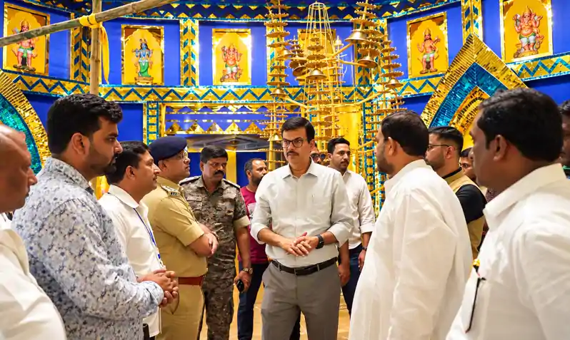शहर के विभिन्न दुर्गा पूजा पंडाल का निरीक्षण, उपायुक्त और एसएसपी ने ली जानकारी