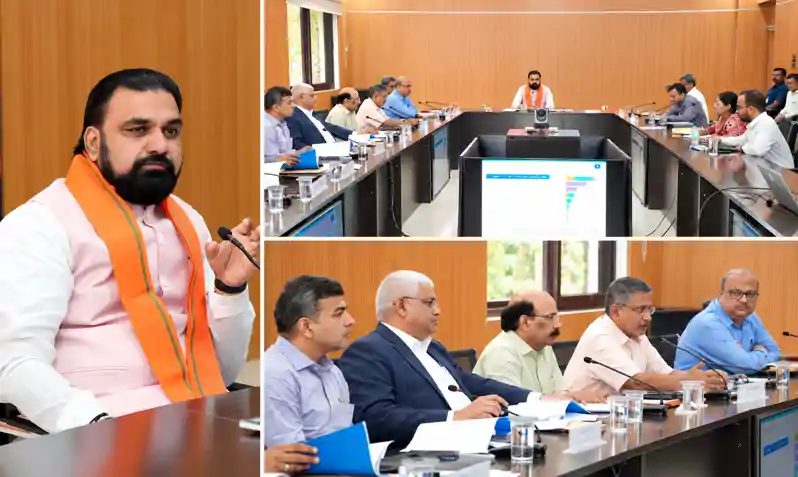 मुख्यमंत्री ने संबंधित विभागों के पदाधिकारियों के साथ की समीक्षा, कार्यों को समयबद्ध तरीके से पूरा करने का दिया निर्देश मुख्यमंत्री ने संबंधित विभागों के पदाधिकारियों के साथ की समीक्षा, कार्यों को समयबद्ध तरीके से पूरा करने का दिया निर्देश