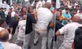 पुलिसकर्मी और कार चालक के बीच हिंसक झड़प, जमकर चले लात-घूसे