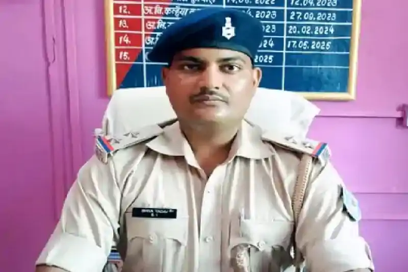 वायरल वीडियो के बाद चतरा पुलिस की बड़ी कार्रवाई, गिद्धौर थाना प्रभारी सहित तीन कर्मी निलंबित वायरल वीडियो के बाद चतरा पुलिस की बड़ी कार्रवाई, गिद्धौर थाना प्रभारी सहित तीन कर्मी निलंबित