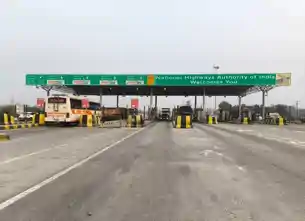 टोल प्लाजा पर नई व्यवस्था लागू! FASTag बना प्राथमिक भुगतान माध्यम, UPI पर लगेगा एक्स्ट्रा चार्ज