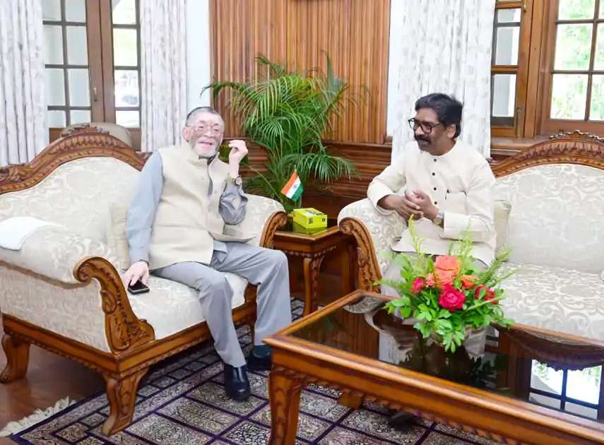 राज्यपाल संतोष गंगवार से मिले CM हेमंत, विकास मुद्दों पर हुई चर्चा