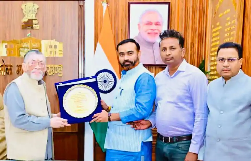 बोकारो एयरपोर्ट से उड़ान और इंडस्ट्रियल कॉरिडोर को लेकर राज्यपाल से मिले भाजपा नेता कुमार अमित 