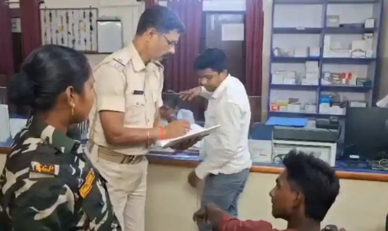 बाइक में टक्कर मार फरार हुए कार सवार, जांच में जुटी पुलिस