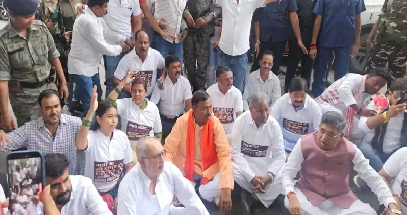 रांची में छात्रों का प्रदर्शन, छात्रों के समर्थन में उतरी बीजेपी, हजारीबाग में भी डटे रांची में छात्रों का प्रदर्शन, छात्रों के समर्थन में उतरी बीजेपी, हजारीबाग में भी डटे