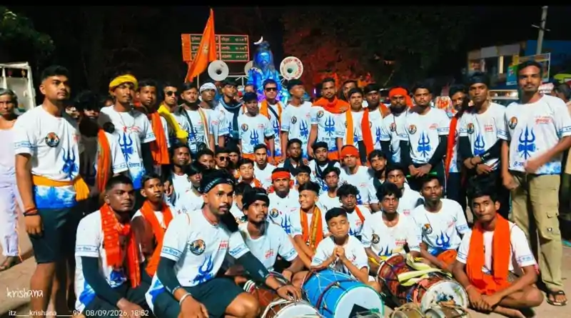 आस्था का अद्भुत संगम: युवाओं ने बनाई महाकाल की विशाल प्रतिमा, सोमवार को होगा जलार्पण आस्था का अद्भुत संगम: युवाओं ने बनाई महाकाल की विशाल प्रतिमा, सोमवार को होगा जलार्पण