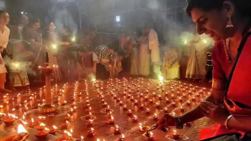 UNESCO ने दिवाली को अमूर्त विश्व धरोहर सूची में शामिल किया UNESCO ने दिवाली को अमूर्त विश्व धरोहर सूची में शामिल किया