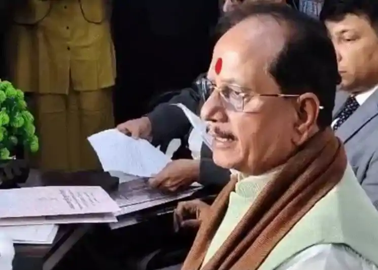 “सफेदपोशों पर विजय सिन्हा का निशाना: जमीन माफिया को संरक्षण देने वालों की अब खैर नहीं”