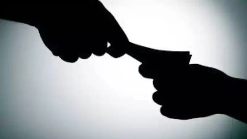 घुस लेते गिरफ्तार 