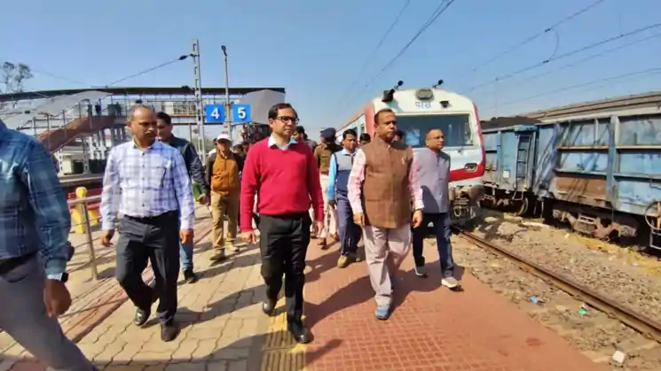 आदित्यपुर स्टेशन बनेगा टाटानगर का वैकल्पिक केंद्र, GM अनिल कुमार मिश्रा ने किया निरीक्षण