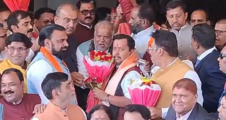 BJP अध्यक्ष बनकर पहली बार विधानसभा पहुंचे नितिन नवीन, NDA विधायकों ने किया स्वागत