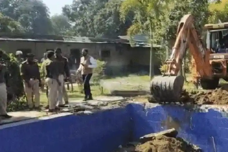 बोकारो में बुलडोजर एक्शन, कुख्यात अपराधी विनोद का अवैध ऑफिस ध्वस्त बोकारो में बुलडोजर एक्शन, कुख्यात अपराधी विनोद का अवैध ऑफिस ध्वस्त