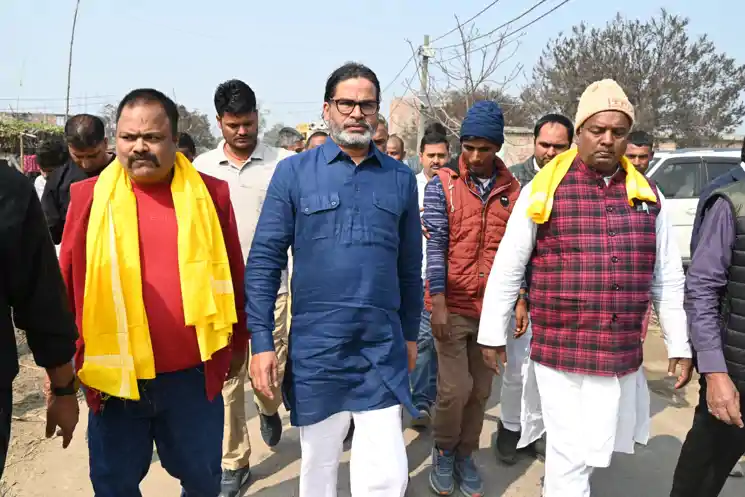 खुले में बह रहा चीनी मिल का गंदा पानी, बीमारियों का खतरा बढ़ा; PK बोले—प्रशासन आंख मूंदे बैठा है