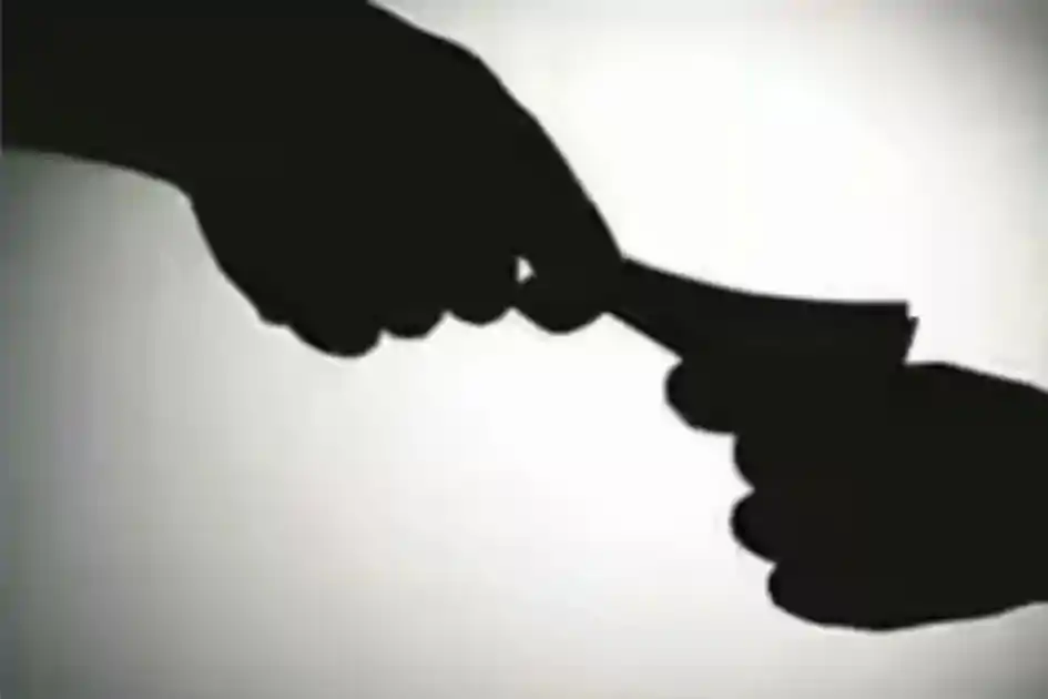 सिमडेगा: गिरदा ओपी प्रभारी पर रिश्वत लेने का आरोप, ग्रामीणों ने एसपी से की सीधी शिकायत