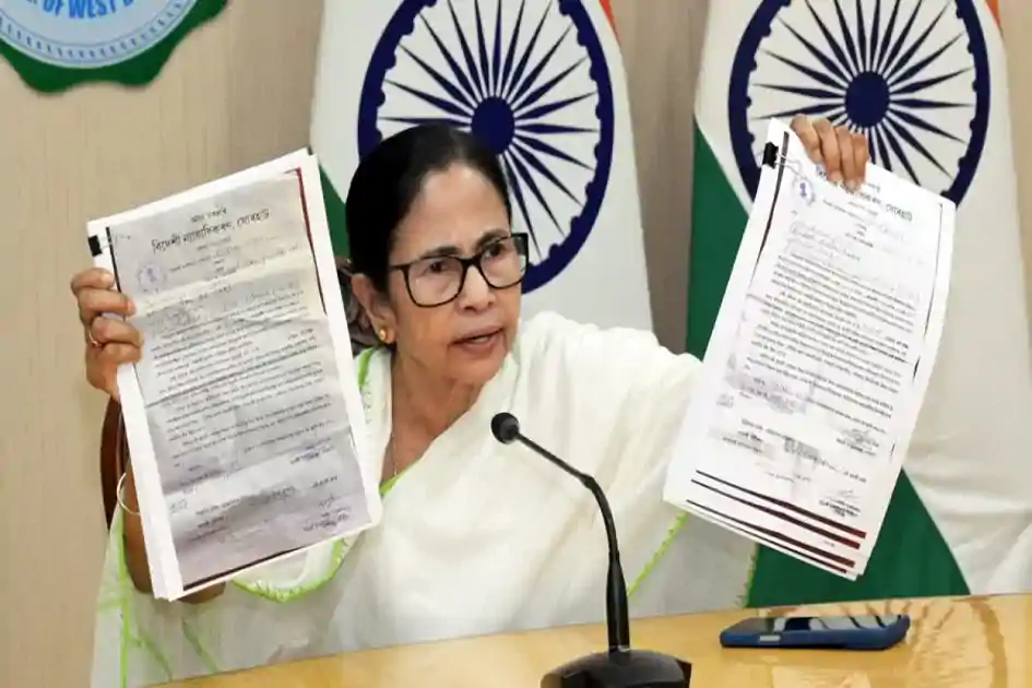 ED की छापेमारी पर 'दीदी' का पलटवार, कहा-'कोयला घोटाले के सबूत मेरे पास, दबाव बढ़ा तो सब उजागर होगा’