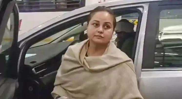 रोहिणी आचार्य का छलका दर्द, बोलीं- शिद्दत से बनाई विरासत को तहस-नहस करने के लिए परायों की जरूरत नहीं