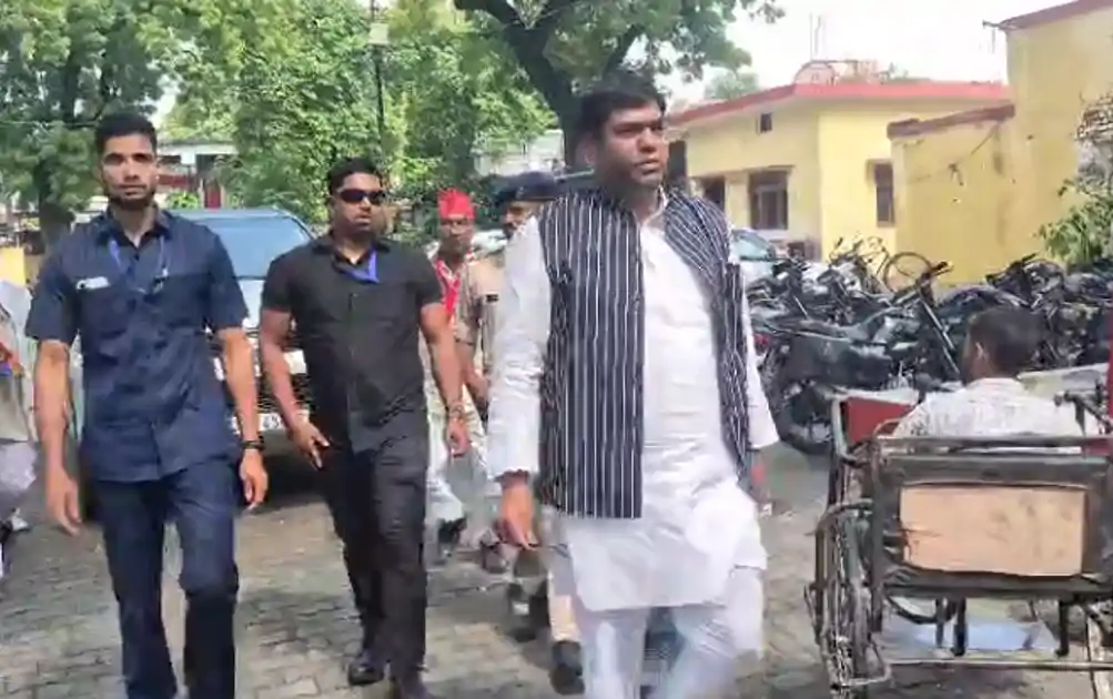 यूपी पुलिस व मुकेश सहनी में तीखी नोकझोंक, बोले सहनी, कार्यक्रम में बाधा डाली तो कोर्ट में मिलेंगे