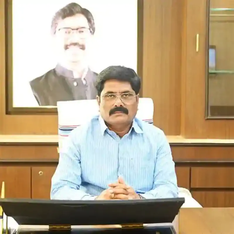 बोकारो में एक्सपायर्ड बीयर बिक्री मामला: मंत्री योगेंद्र प्रसाद का बड़ा एक्शन, कई अधिकारियों पर गिरी गाज