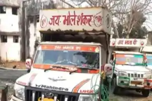 रांची में पशु तस्करों का नया हथकंडा, धार्मिक स्लोगन लिखे वाहनों से बंगाल भेजे जा रहे थे 41 मवेशी