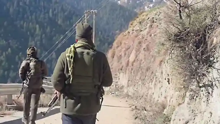 जम्मू-कश्मीर : नौशेरा सेक्टर में घुसपैठ की कोशिश नाकाम, भारतीय सेना ने एक आतंकी को मार गिराया