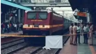 रांची रेलवे स्टेशन पर चलती ट्रेन के सामने कूदी महिला, मौके पर मौ*त