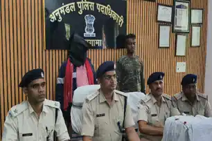 गोड्डा पुलिस की बड़ी कार्रवाई, 8 किलो गांजा और हथियार के साथ तस्कर गिरफ्तार